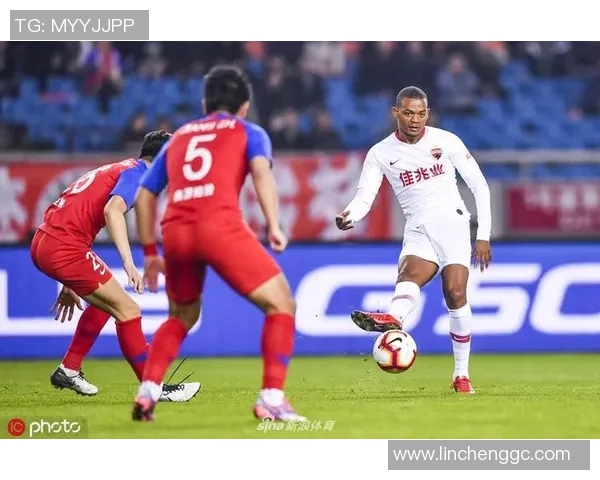 中超激战重庆斯威迎战深圳佳兆业全力争胜展现球队实力